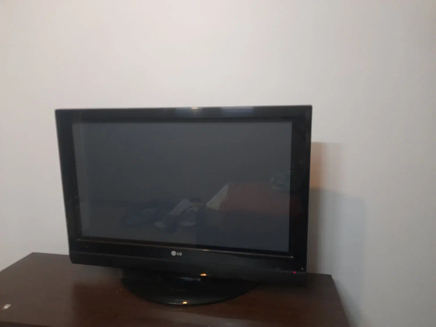 تلویزیون ال سی دی ۳۲ اینچ|تلویزیون و پروژکتور|همدان, |دیوار