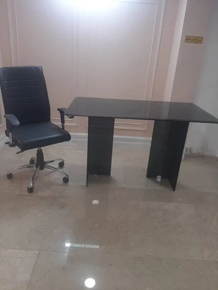 میز شیشه ای|میز تحریر و کامپیوتر|سبزوار, فرهنگیان|دیوار