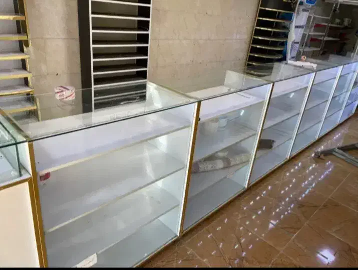 ۱عدد میز کامپیوتر ۳ عدد ویترین زمینی و دیواری کامل|بوفه، ویترین، کنسول|مریوان, |دیوار