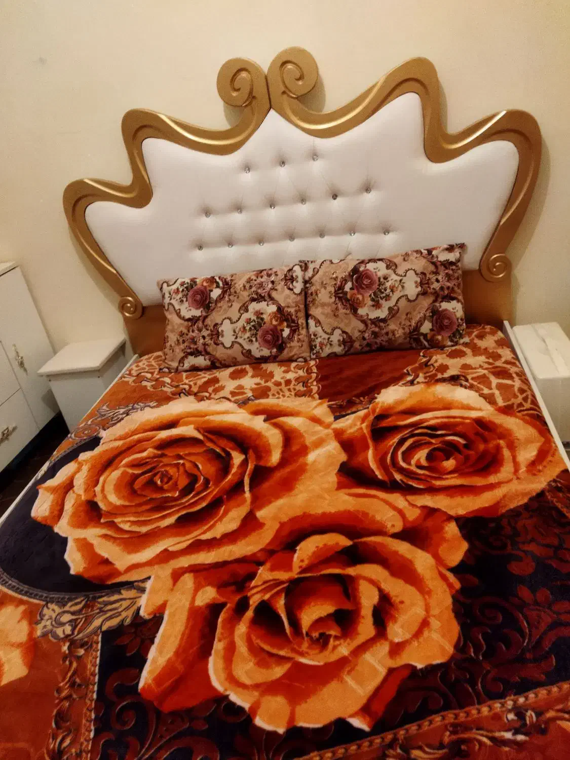 تخت خواب دونفره|تخت و سرویس خواب|آبیک, |دیوار