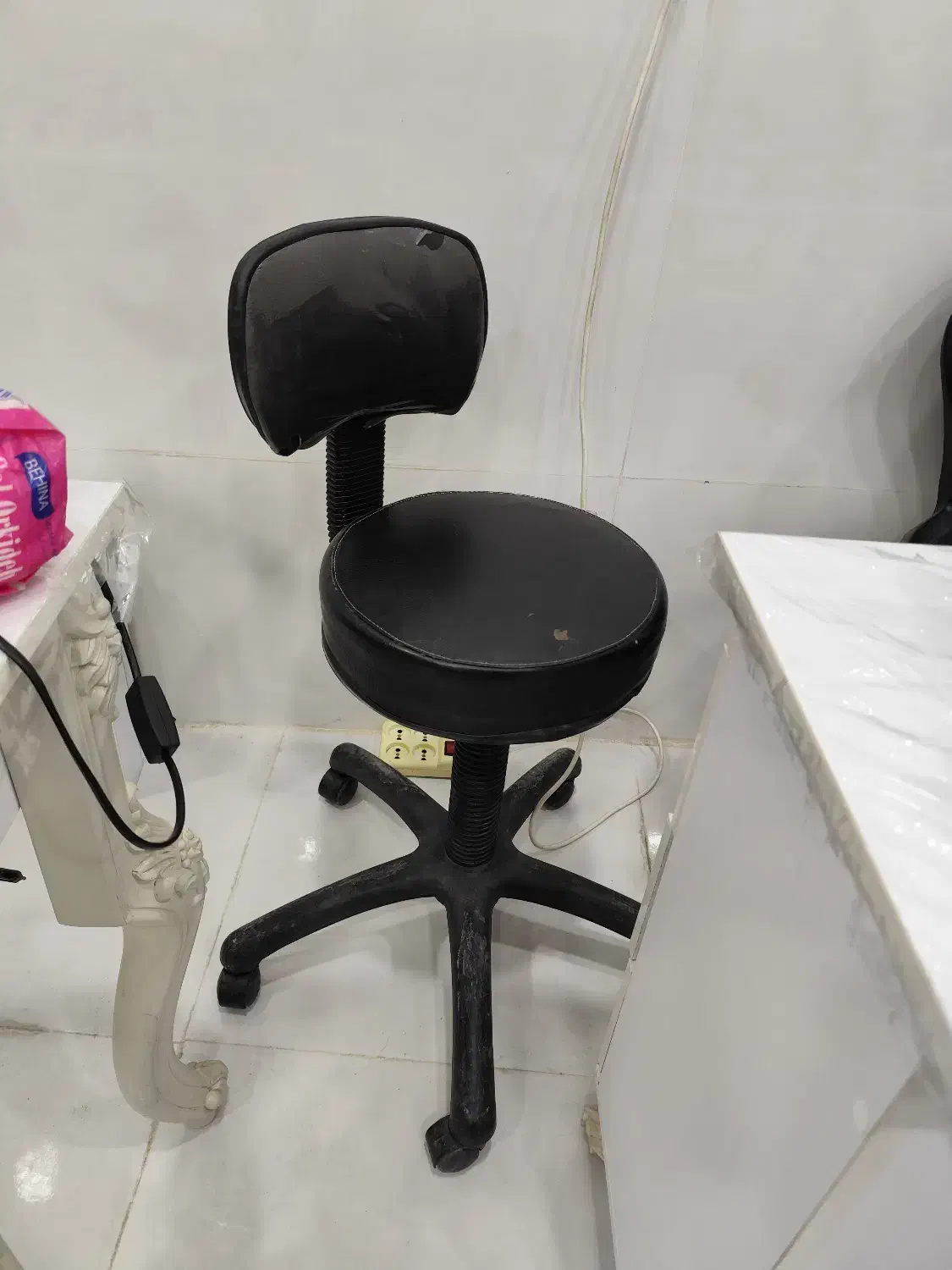 صندلی گردان|مبلمان اداری|نیشابور, گمنام غربی|دیوار