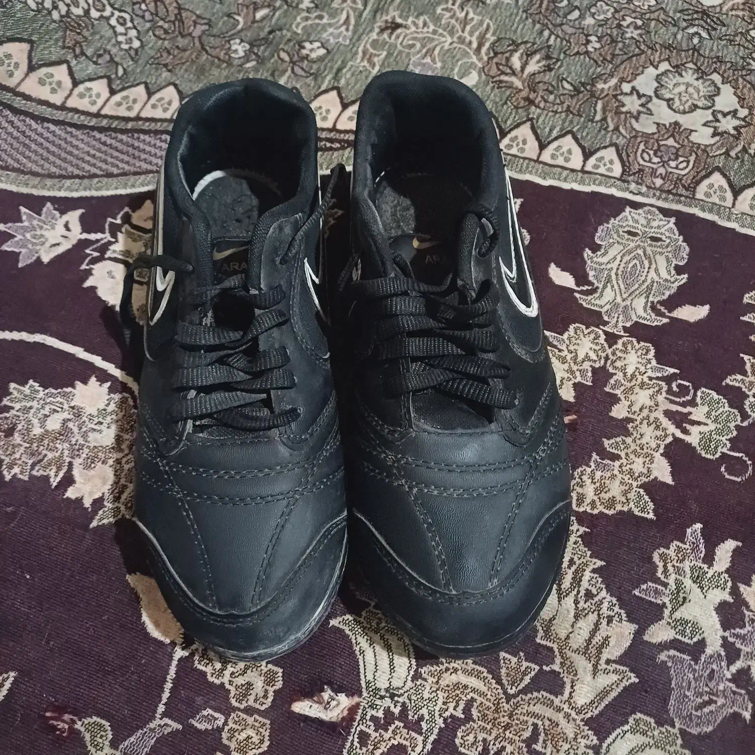 کفش سالنی و چمنی|کیف، کفش، کمربند|سراوان, |دیوار