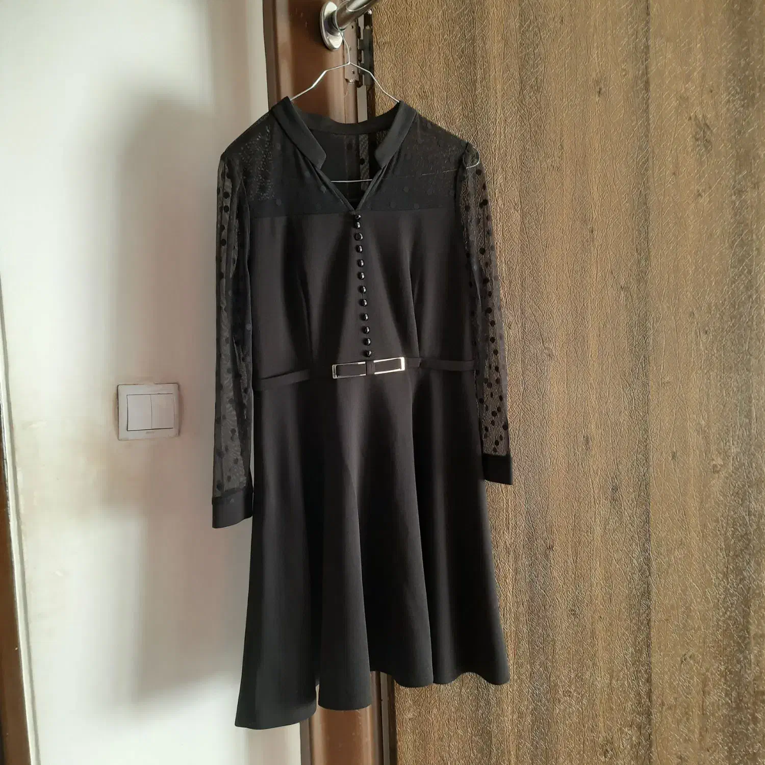 لباس مجلس|لباس|رودهن, |دیوار