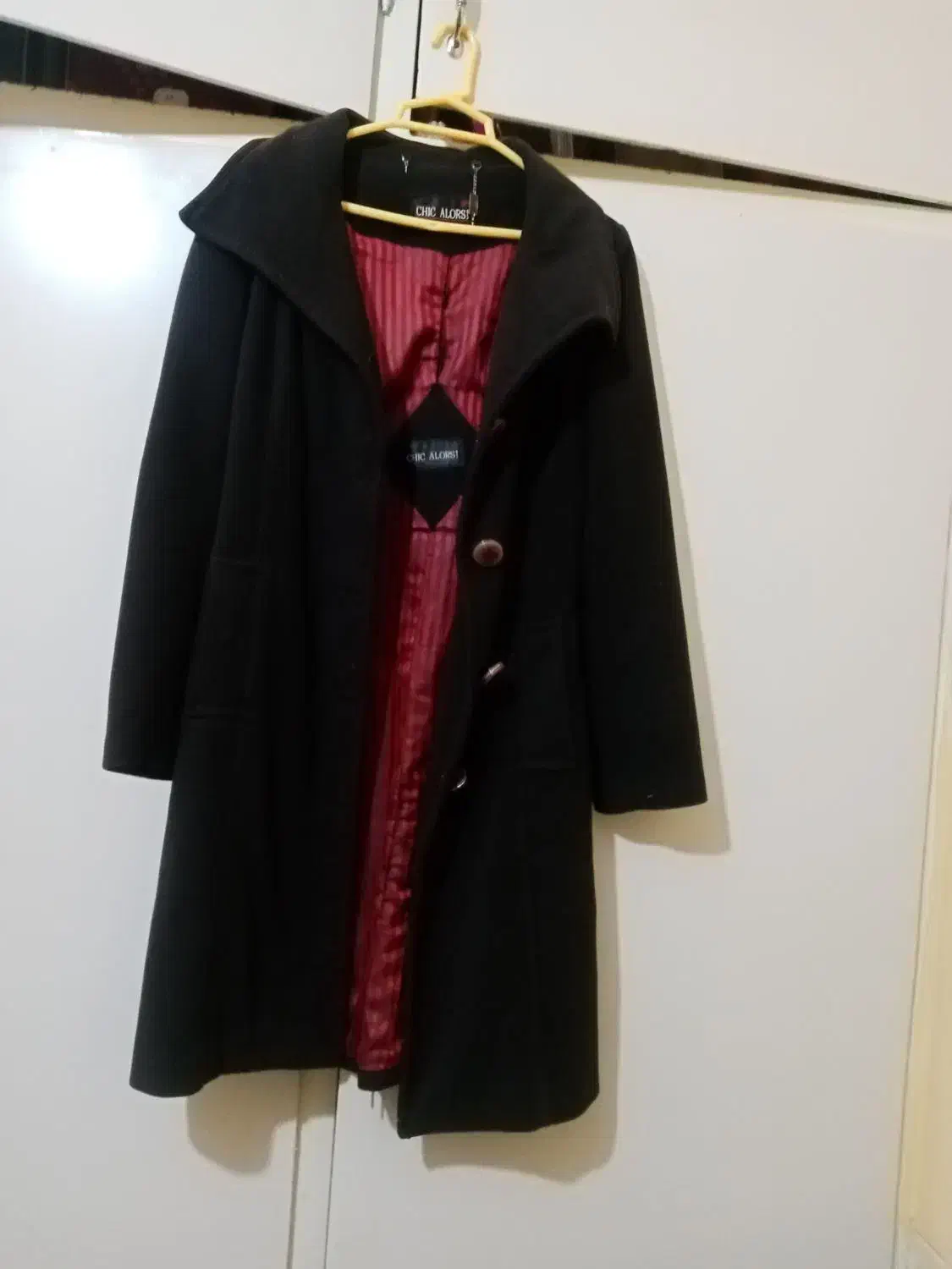 پالتووکاپشن|لباس|اقلید, |دیوار