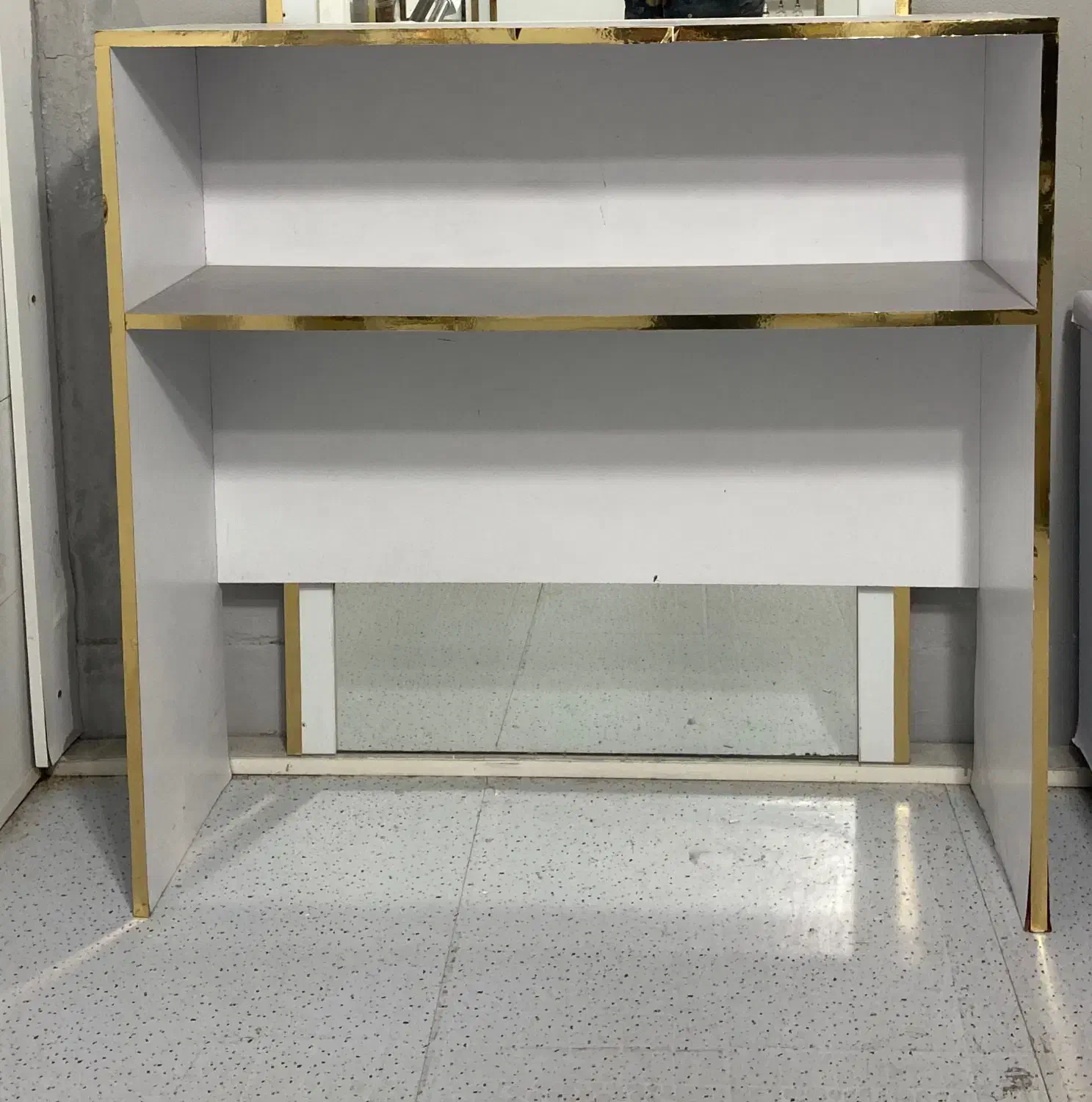 فروش کنسول mdf سفید طلایی به علت کمبود جا|بوفه، ویترین، کنسول|کیش, |دیوار