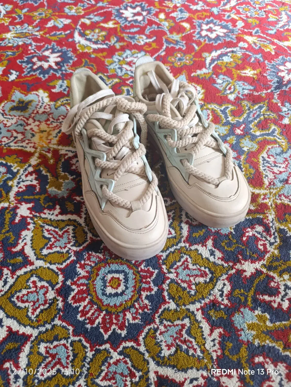 کفش|کیف، کفش، کمربند|آبدانان, |دیوار