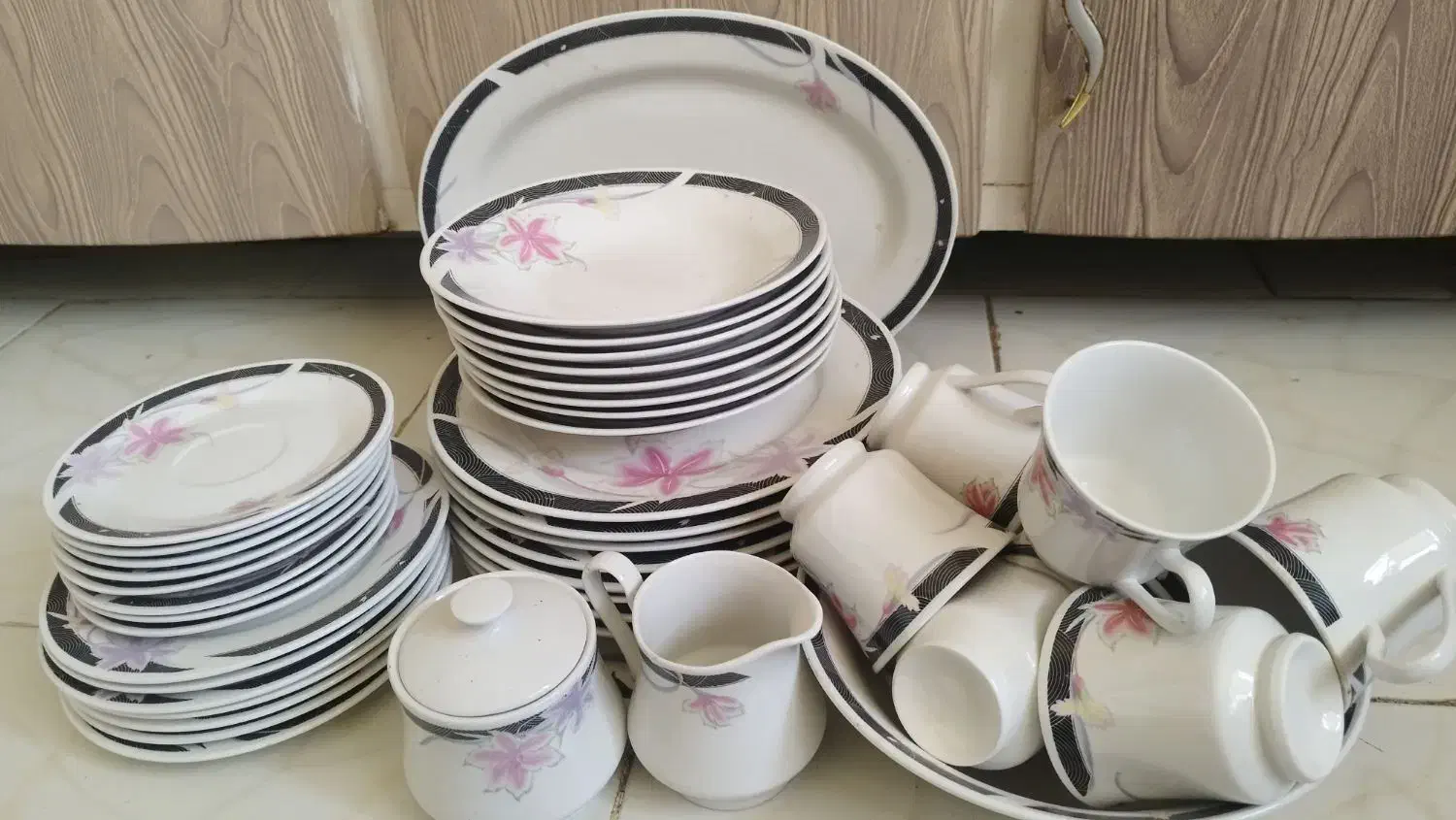 سرویس چینی|ظروف سرو و پذیرایی|کاشمر, |دیوار