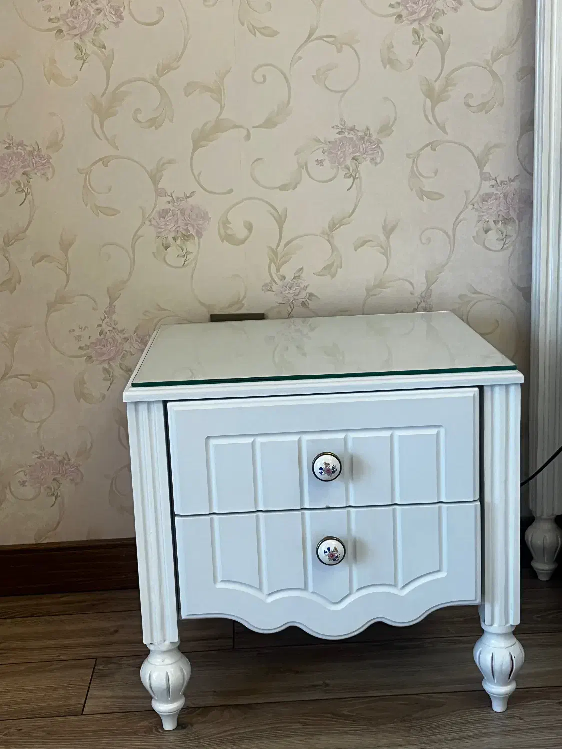 سرویس تخت خواب|تخت و سرویس خواب|اصفهان, باغ زرشک|دیوار