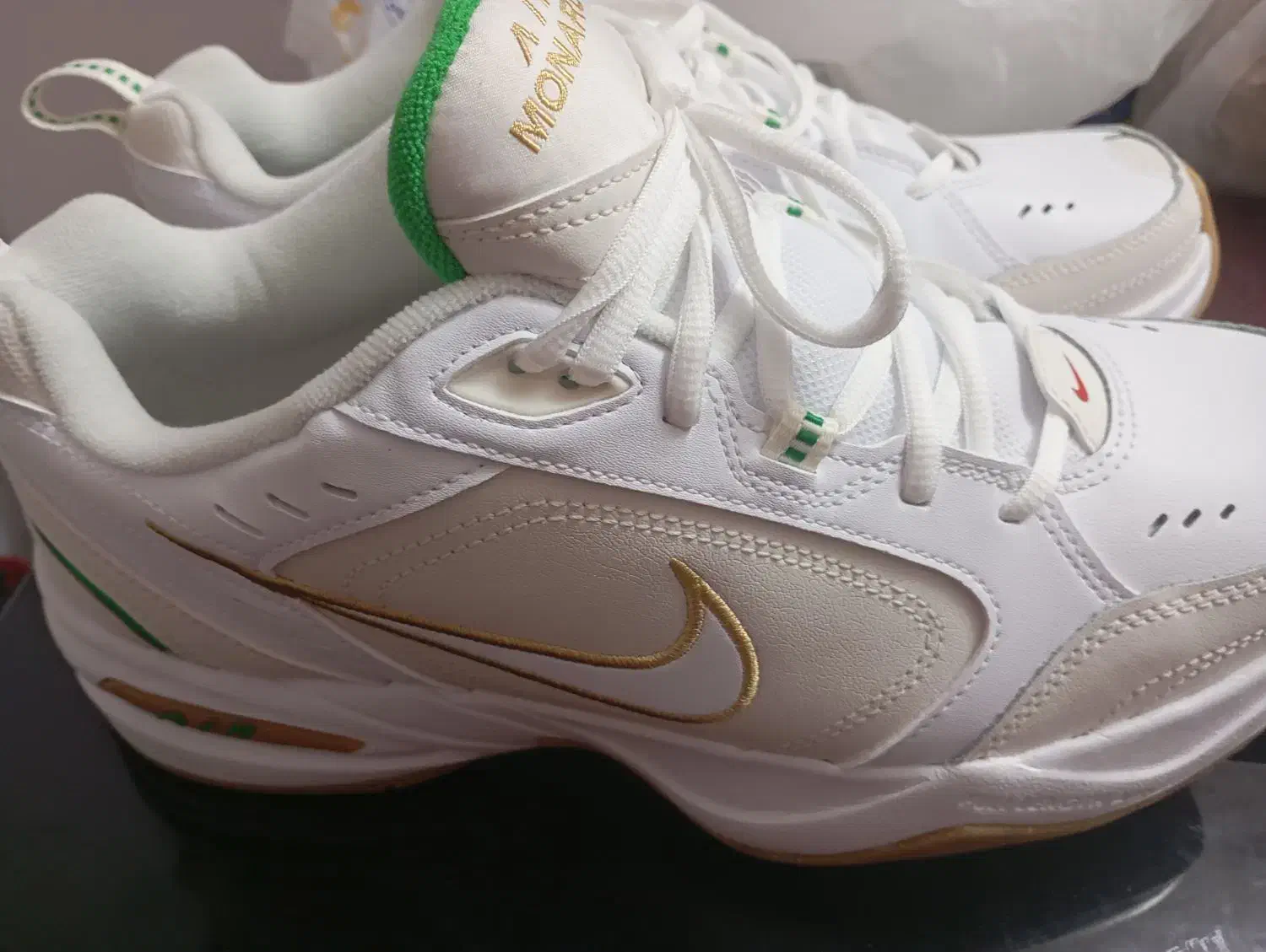 کفش|کیف، کفش، کمربند|شیراز, فرهنگ شهر|دیوار