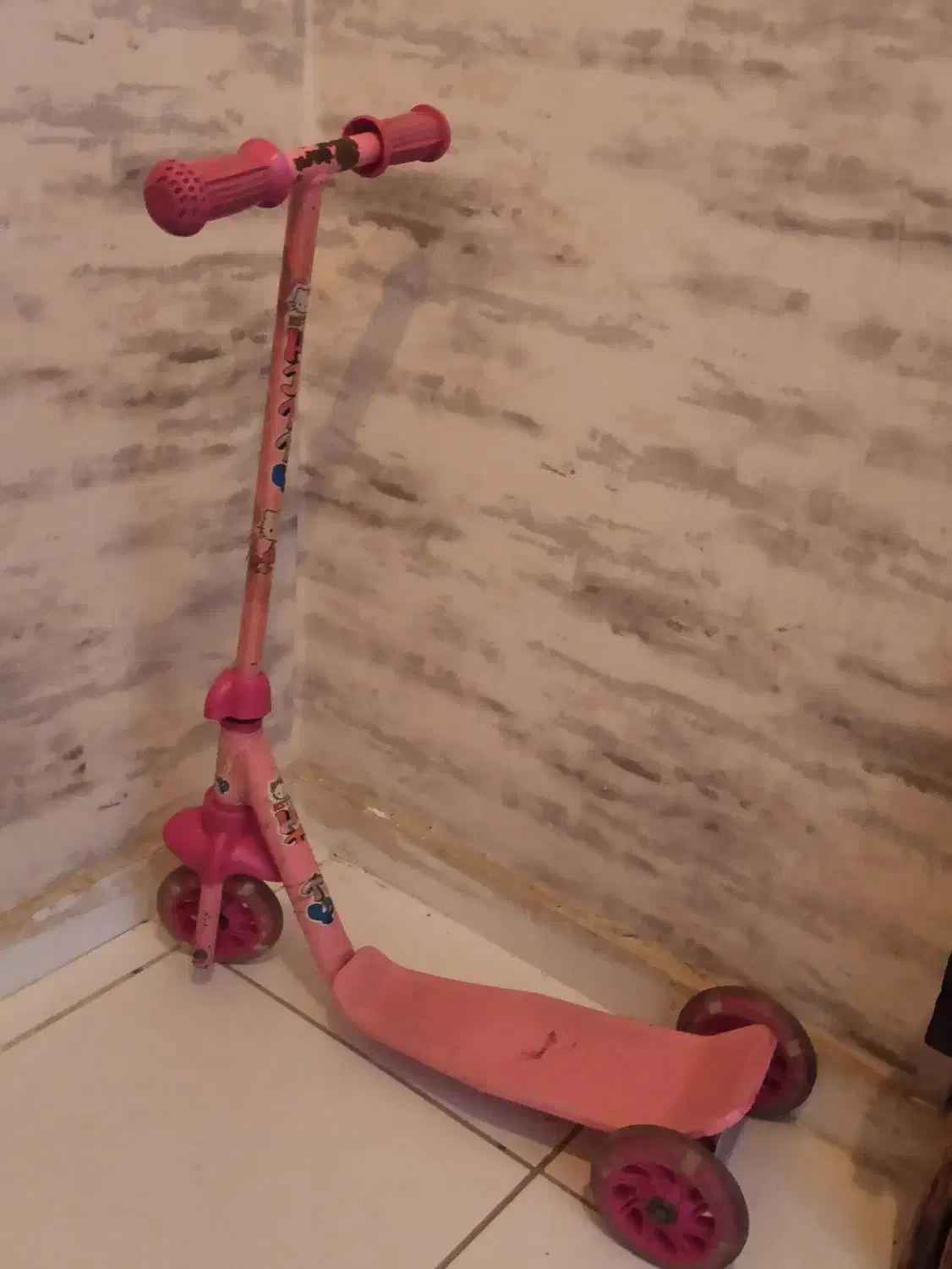 اسکوتر|دوچرخه، اسکیت، اسکوتر|پرند, فاز ۵|دیوار