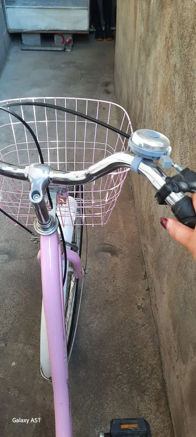 دوچرخه سفید و صورتی سالم در حد نو|دوچرخه، اسکیت، اسکوتر|بندر انزلی, نیمه شعبان|دیوار