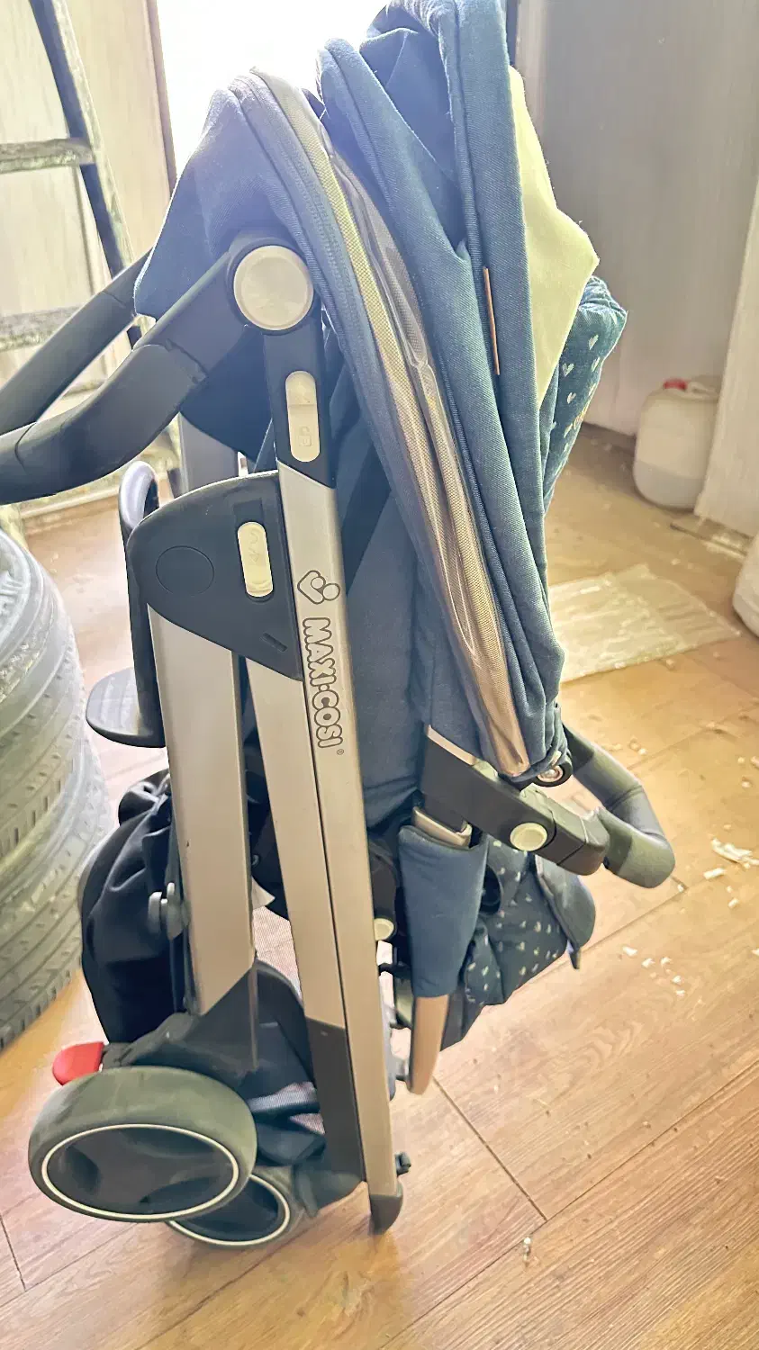 کالسکه مکسی کوزی و صندلی غذا|کالسکه و لوازم جانبی|تهران, ده‌ونک|دیوار