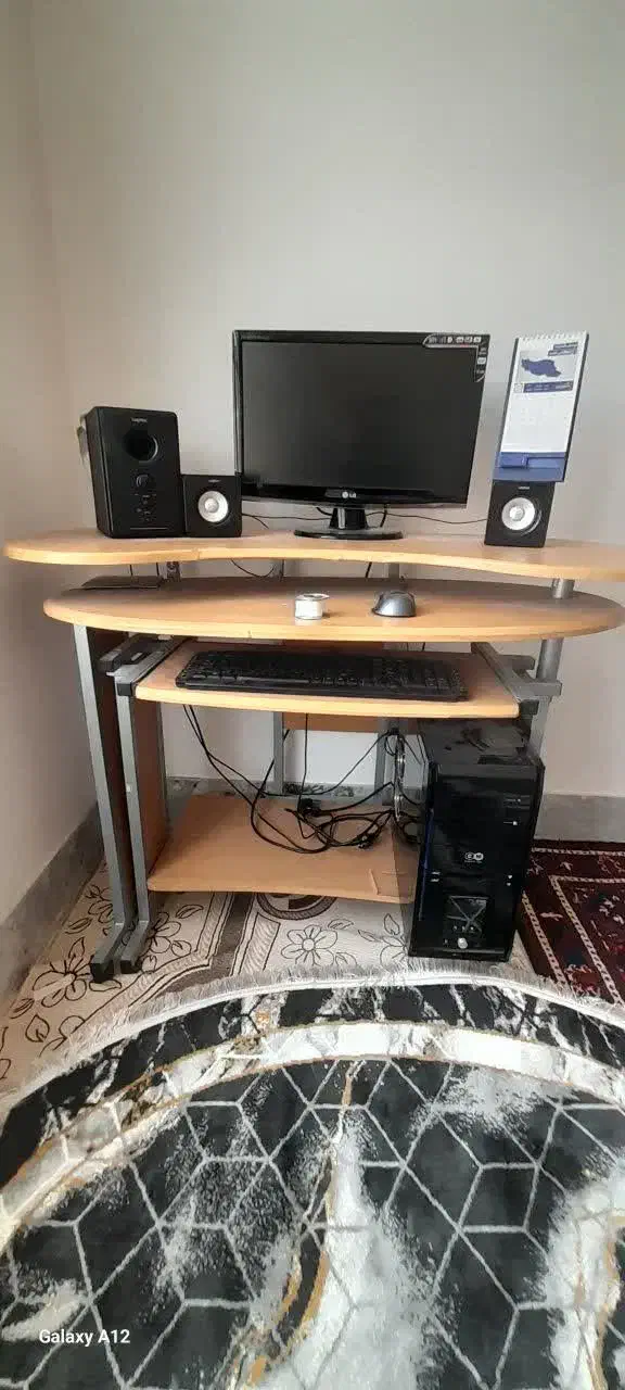 کامپوتر و همراه با میز و باند و کیس و موس و ظبط|رایانه رومیزی|کاشان, باغ ماجد|دیوار