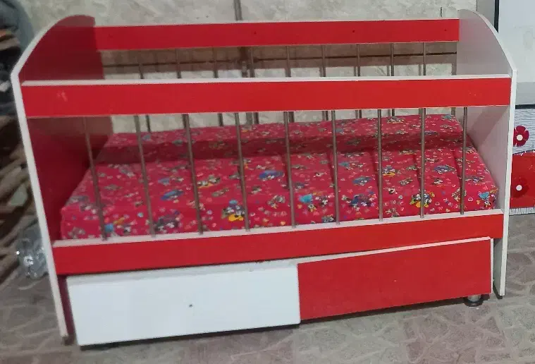 کمد وتخت گهواره ای|اسباب و اثاث بچه|تربت جام, جامرود|دیوار