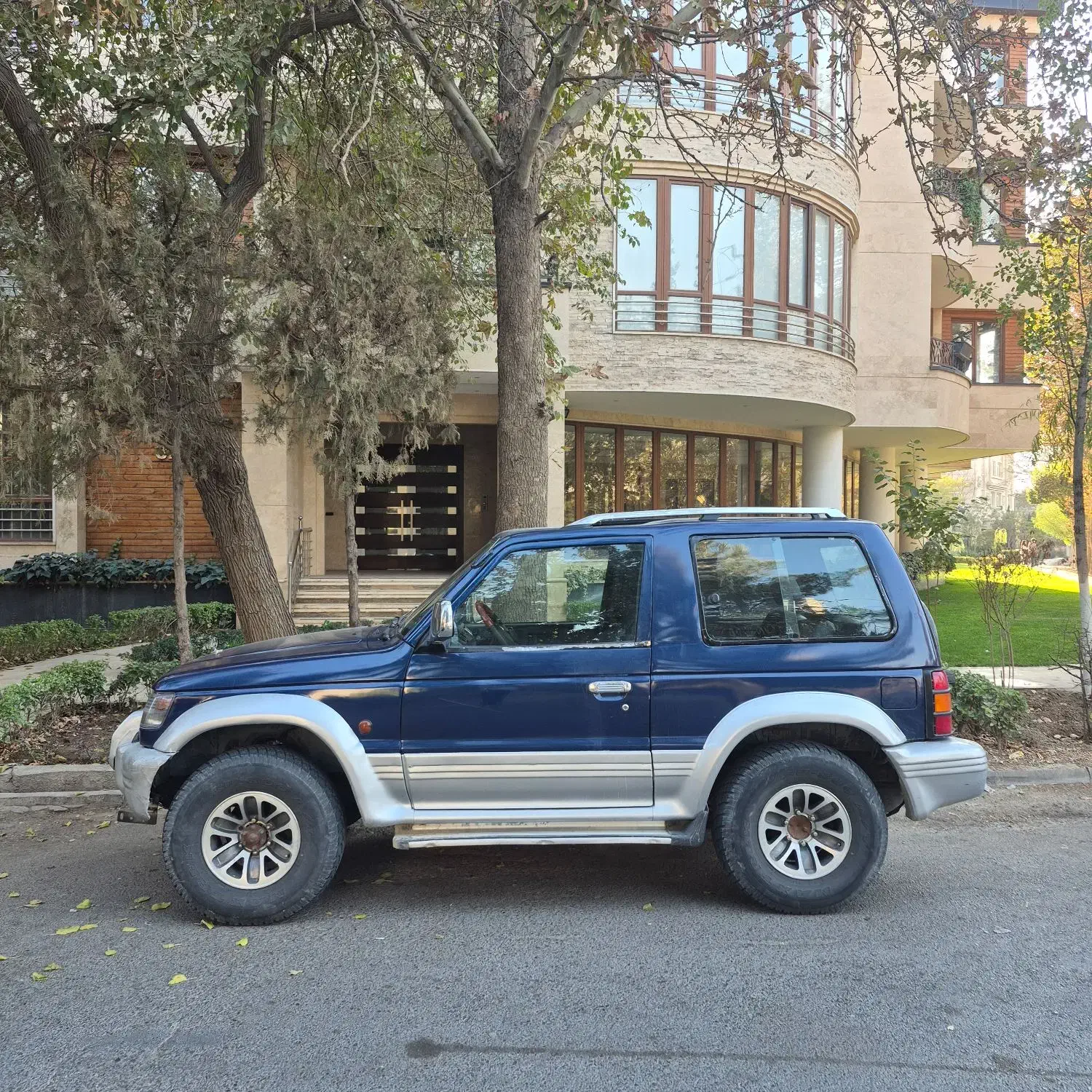 پاجرو دو در ۶ سیلندر اتومات عمانی 93|خودرو سواری و وانت|تهران, گلستان (شهرک راه آهن)|دیوار