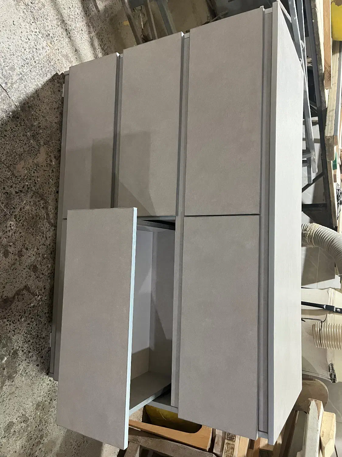 دراور ام دی اف|جاکفشی، کمد، دراور|بابل, |دیوار