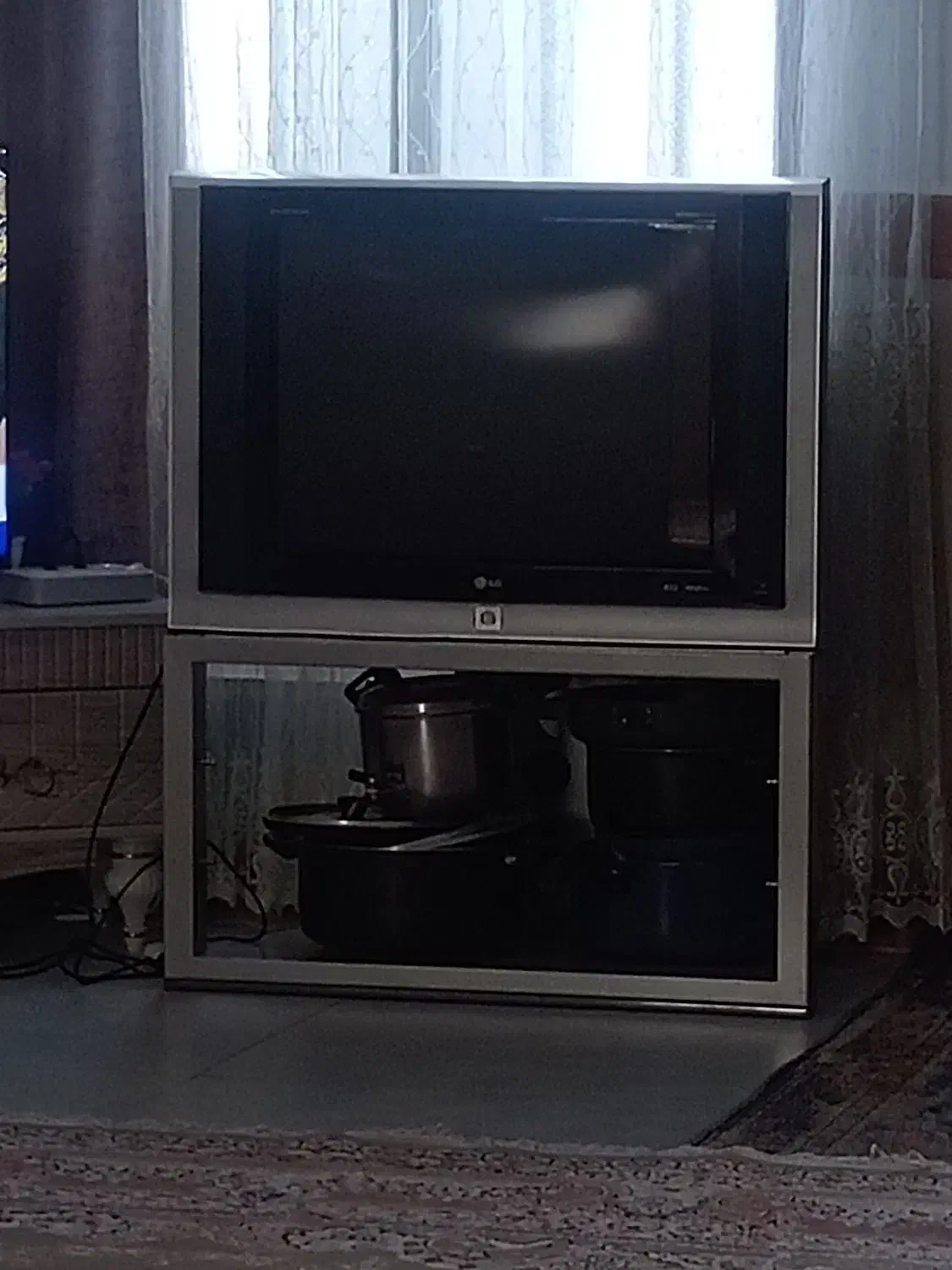 تلویزیون و میز تلویزیون|تلویزیون و پروژکتور|گرگان, |دیوار