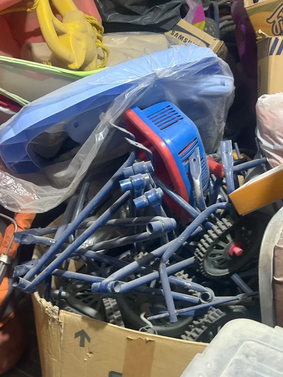 فرصت استثنایی فروش یکجا اجناس نو اسباب‌بازی و غیره|عمده‌فروشی|نجف‌آباد, گلدشت|دیوار