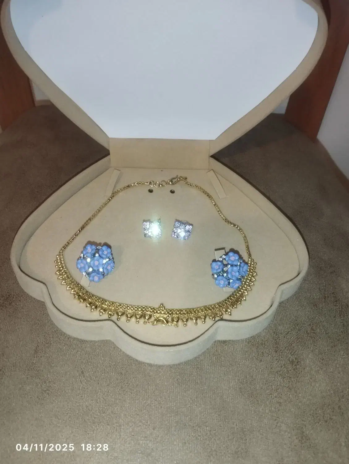 گردنبند طلای هندی و دو عدد گوشواره|جواهرات|تهران, شمس‌آباد|دیوار