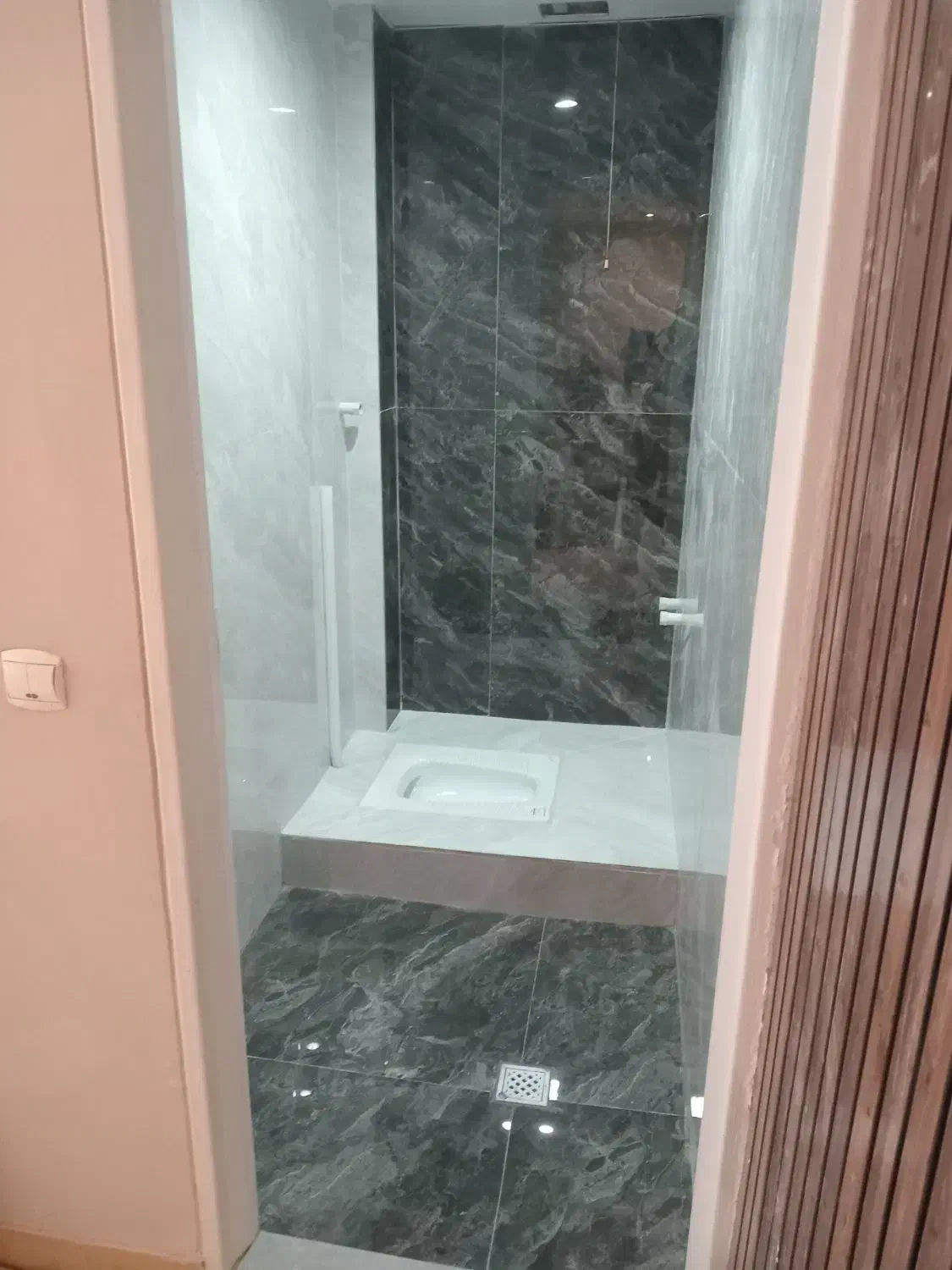 کاشی کاری خورده کاری ما بین کابینتی باچسب دوغاب|خدمات پیشه و مهارت|زنجان, |دیوار