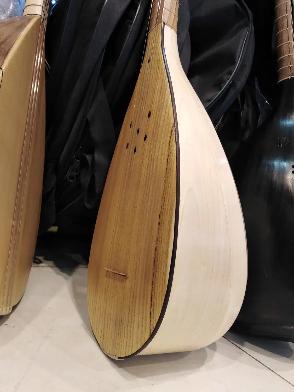 گیتار|گیتار، بیس، امپلیفایر|آمل, |دیوار