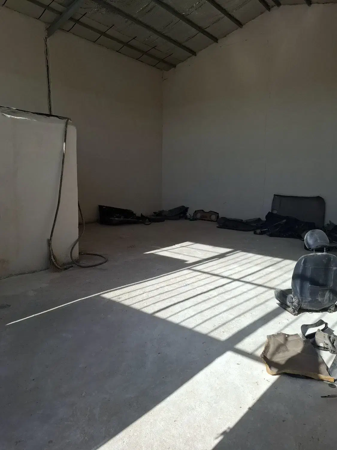 سالن ۱۰۰ متری در پلیس راه به طرف آخولا|فروش دفتر صنعتی، کشاورزی، تجاری|خسروشاه, |دیوار