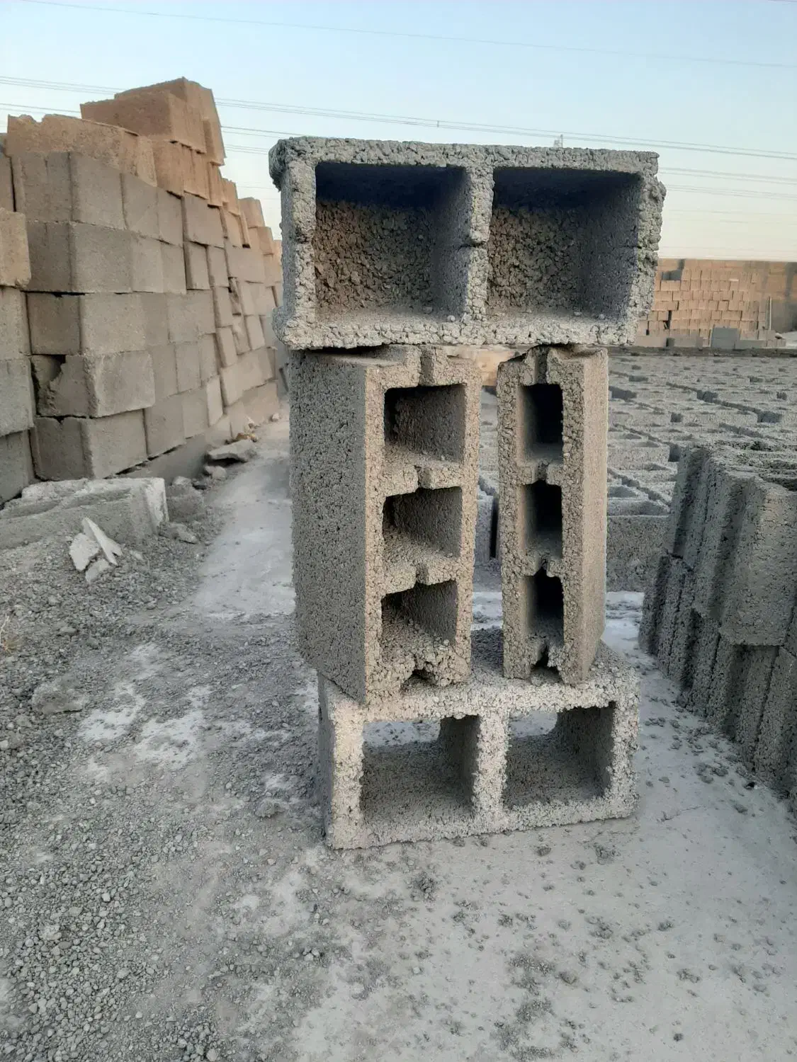 بلوک سیمانی در انواع سایز واندازها ته پر وته باز|مصالح و تجهیزات ساختمان|سیرجان, |دیوار