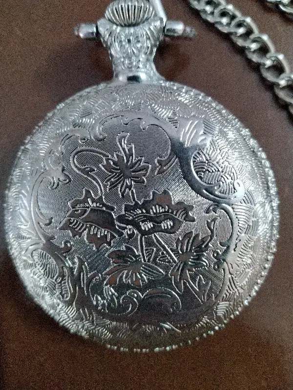 ساعت جیبی|ساعت|میانه, |دیوار