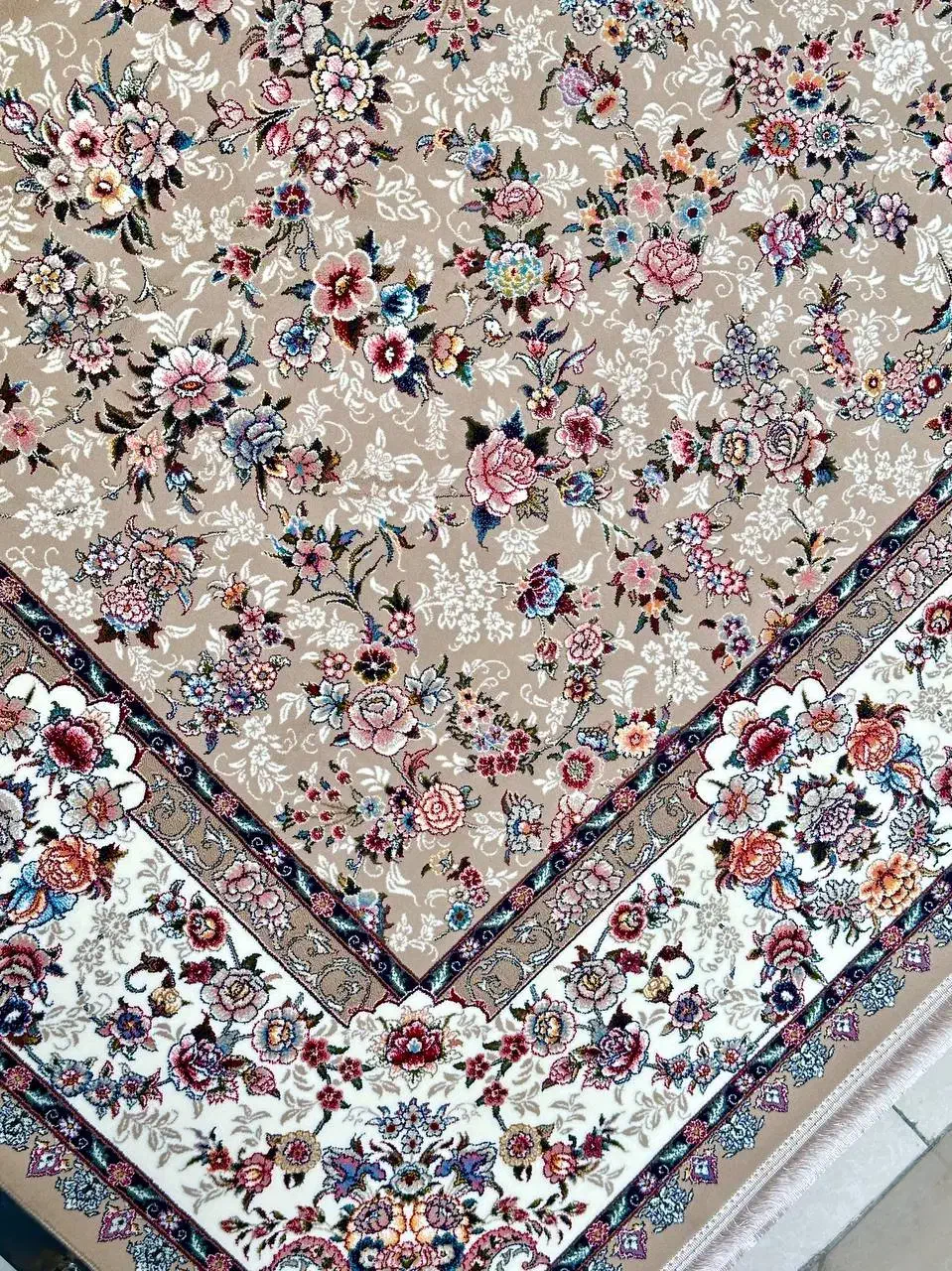 فرش ۷۰۰شانه باغ گل ۱۰رنگ ***|فرش|قم, حاج خلیل|دیوار