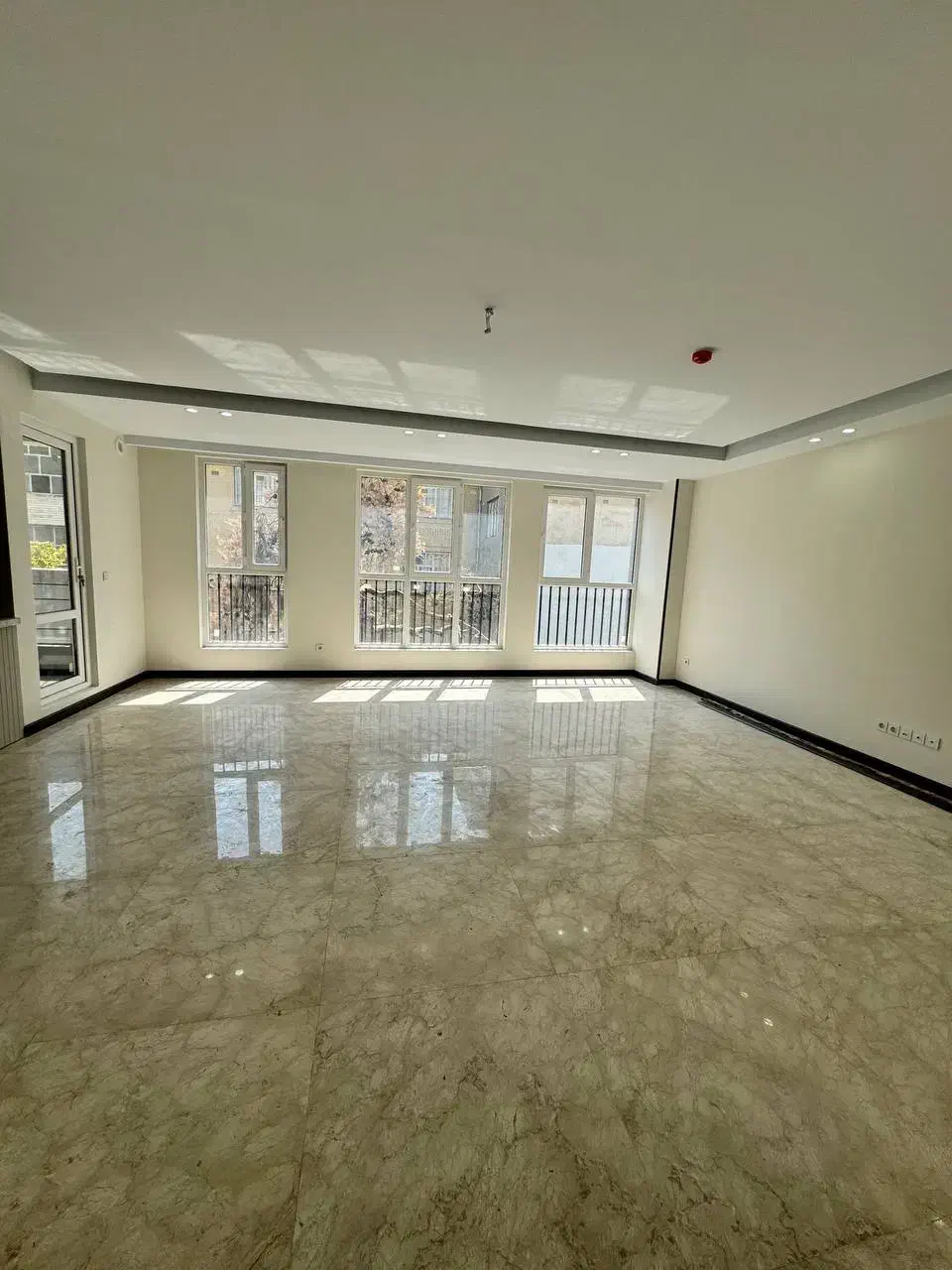 آپارتمان ۹۶ متر فول  بر میدان