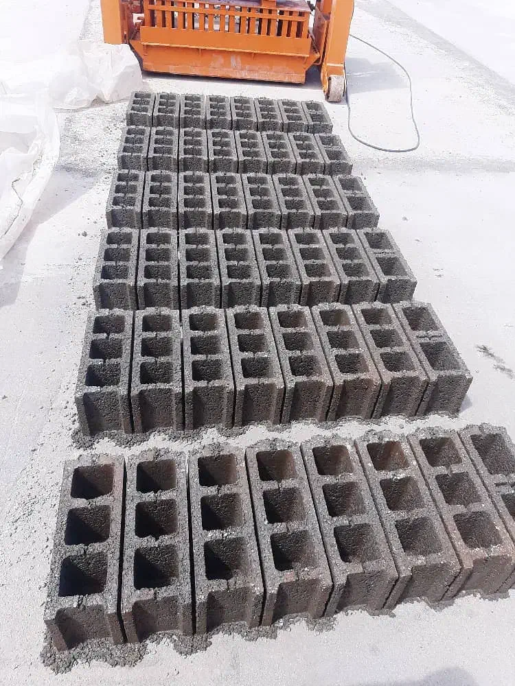 کارگربلوک زن|استخدام معماری، عمران و ساختمانی|پاکدشت, خاتون آباد|دیوار