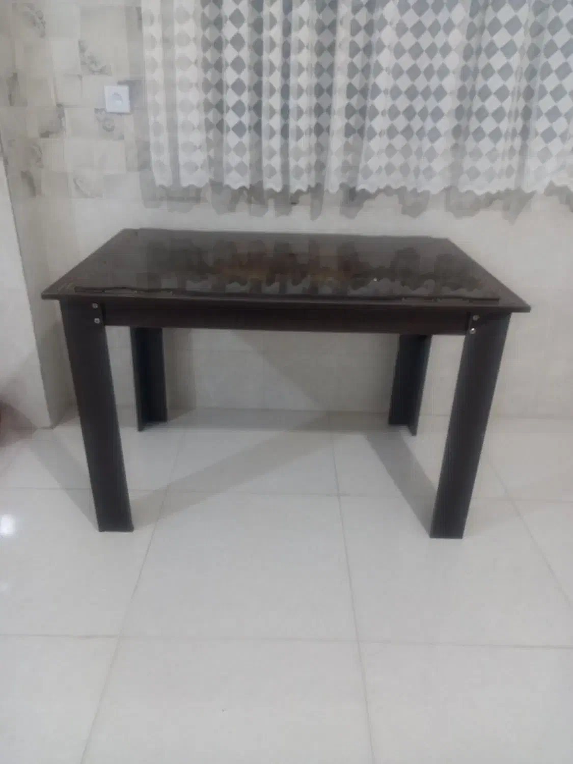 میز غذاخوری|میز و صندلی غذاخوری|میانه, |دیوار