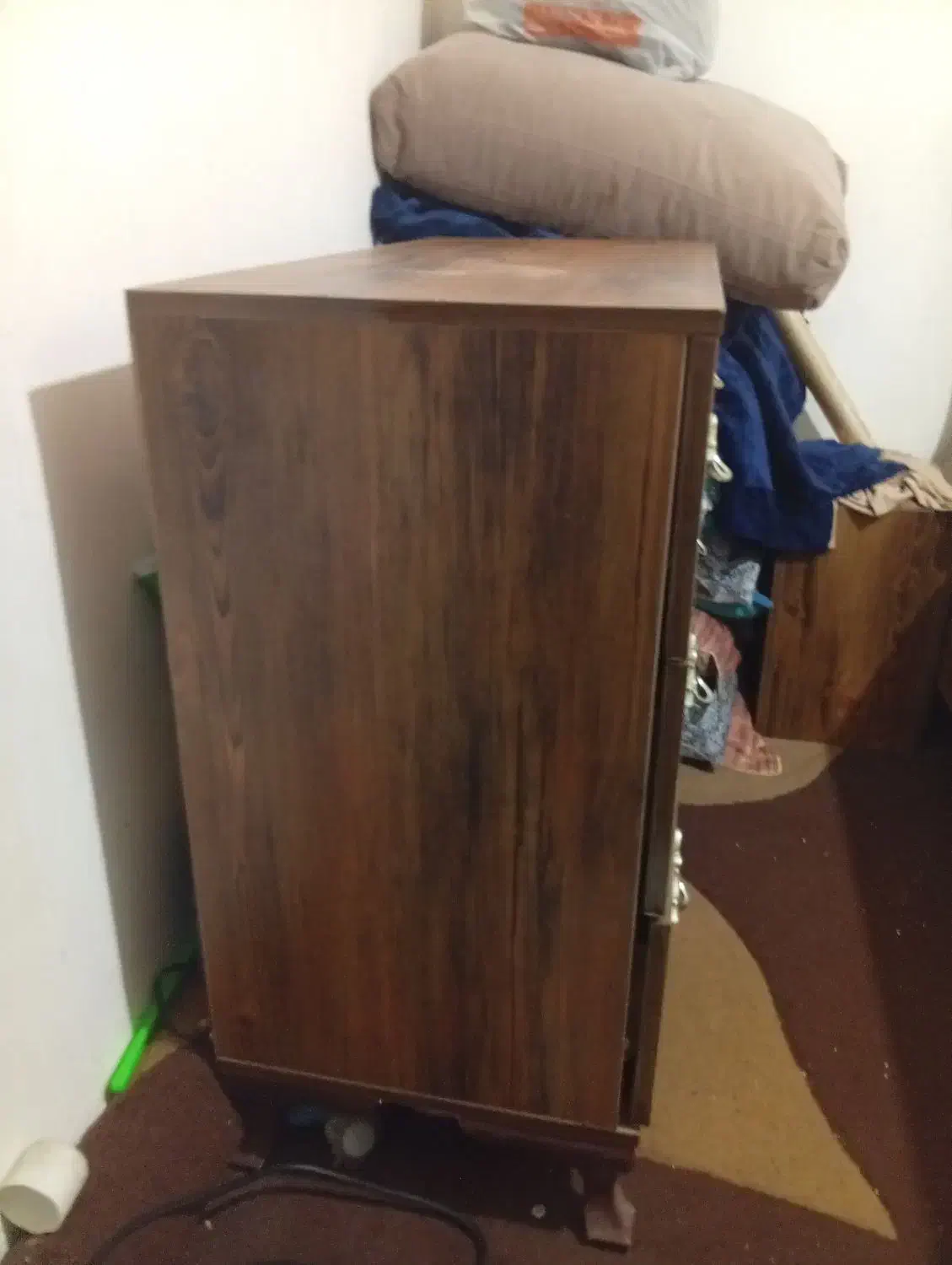 تحت دو نفره و پاتختی و دراور و آینه و چوب زیر|تخت و سرویس خواب|کرج, کرج نو|دیوار