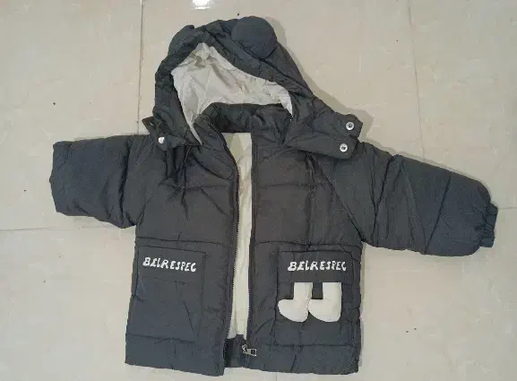 کاپشن|کفش و لباس بچه|ماهدشت, |دیوار