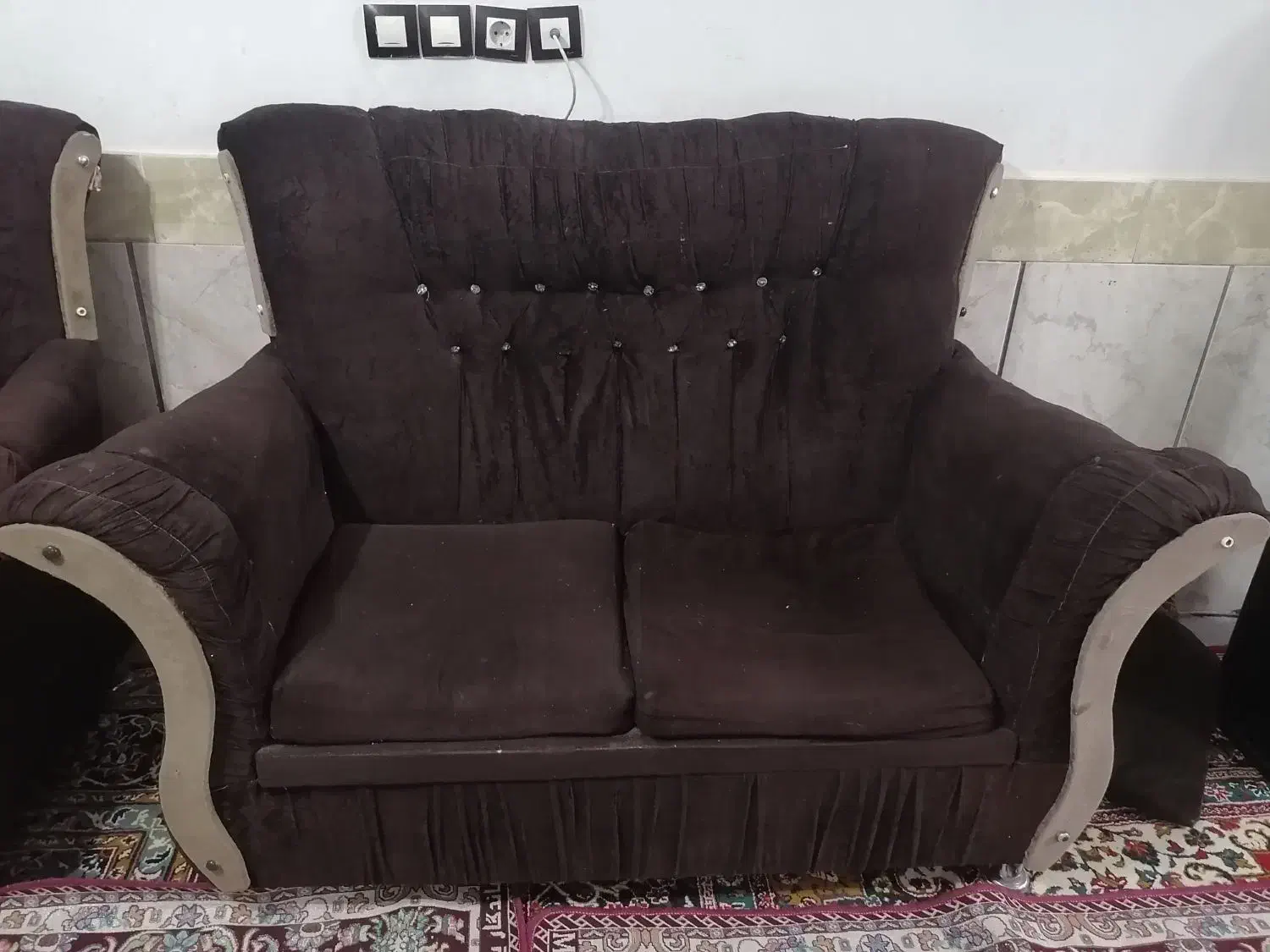 مبل 7نفره|مبلمان خانگی و میز عسلی|تربت‌حیدریه, باغ سلطانی|دیوار