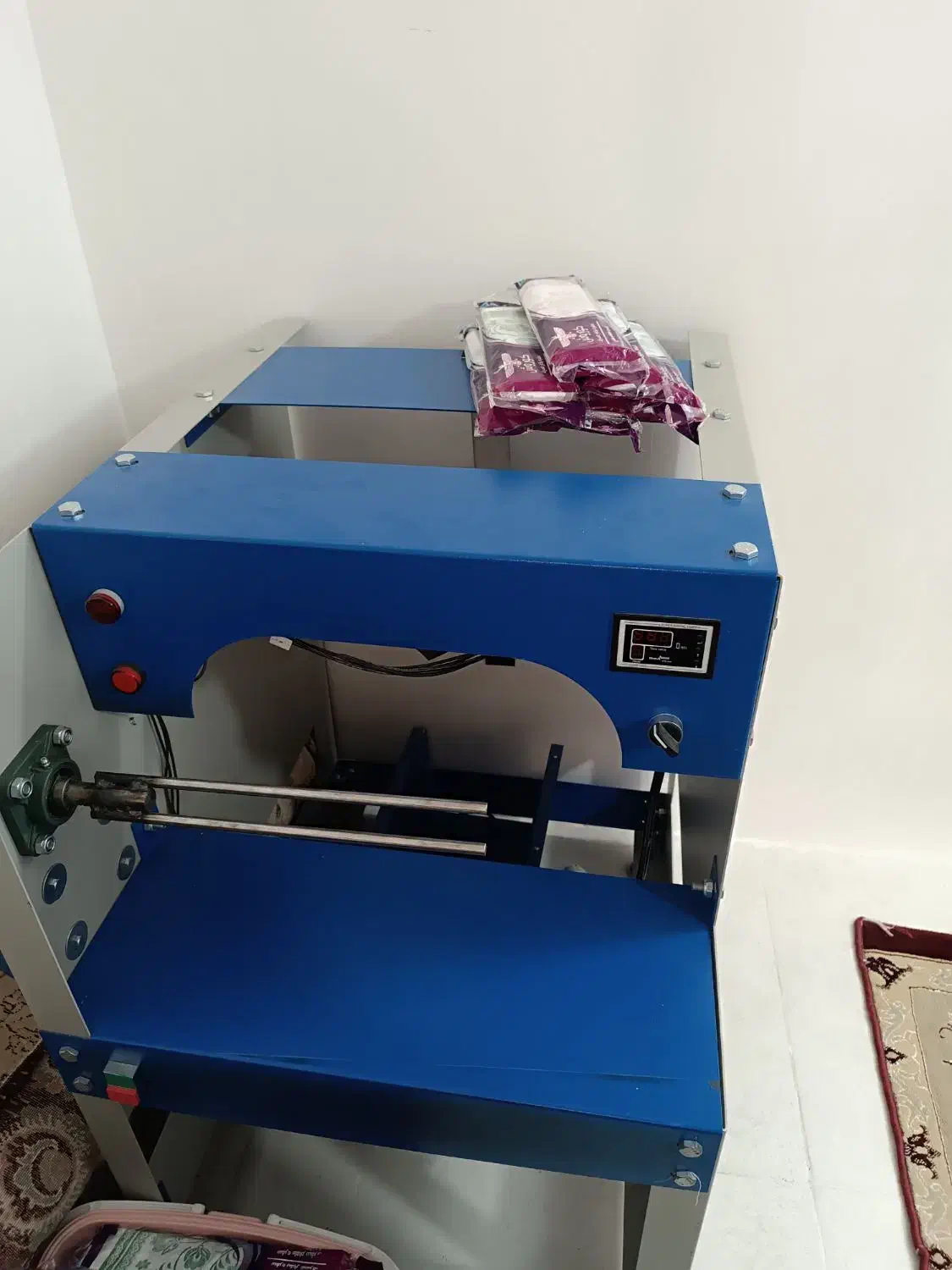 دستگاه سفره یکبار مصرف و دستگاه سه کاره|ماشینآلات صنعتی|هشتگرد, هشتگرد قدیم|دیوار