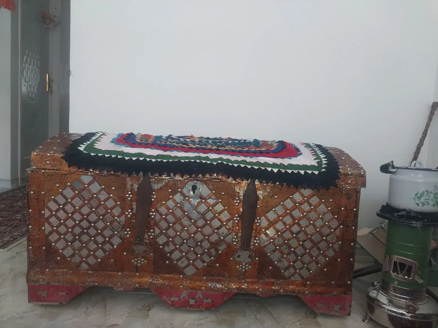 صندوق قدمت داره  هفتاد ساله|کلکسیون اشیاء عتیقه|شهرکرد, |دیوار