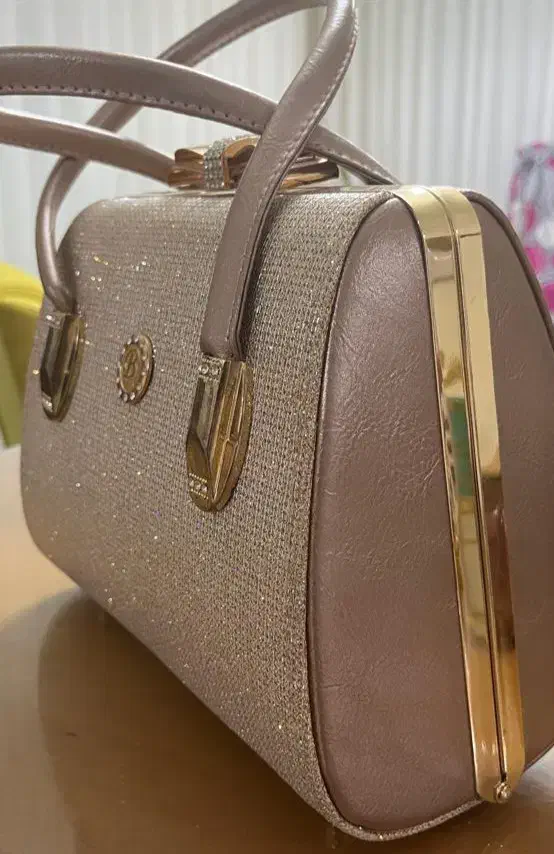 کیف|کیف، کفش، کمربند|شیراز, میرزاکوچک خان|دیوار