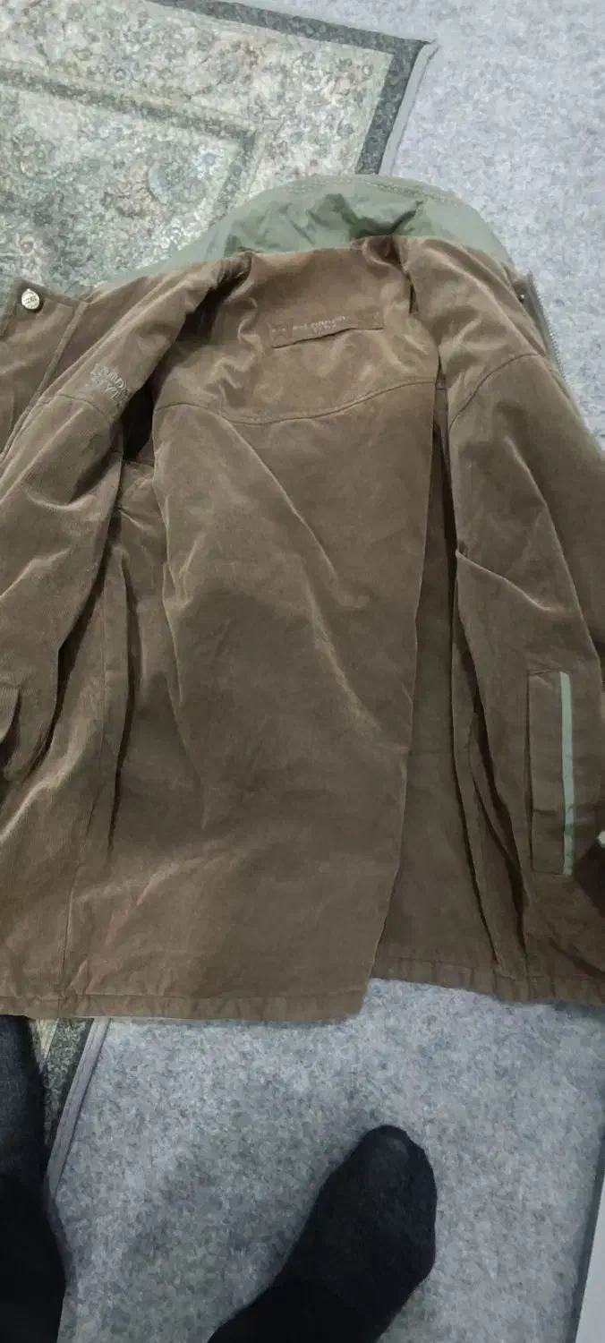 یک کاپشن  دو  رو نوع خارجی|لباس|گرگان, |دیوار