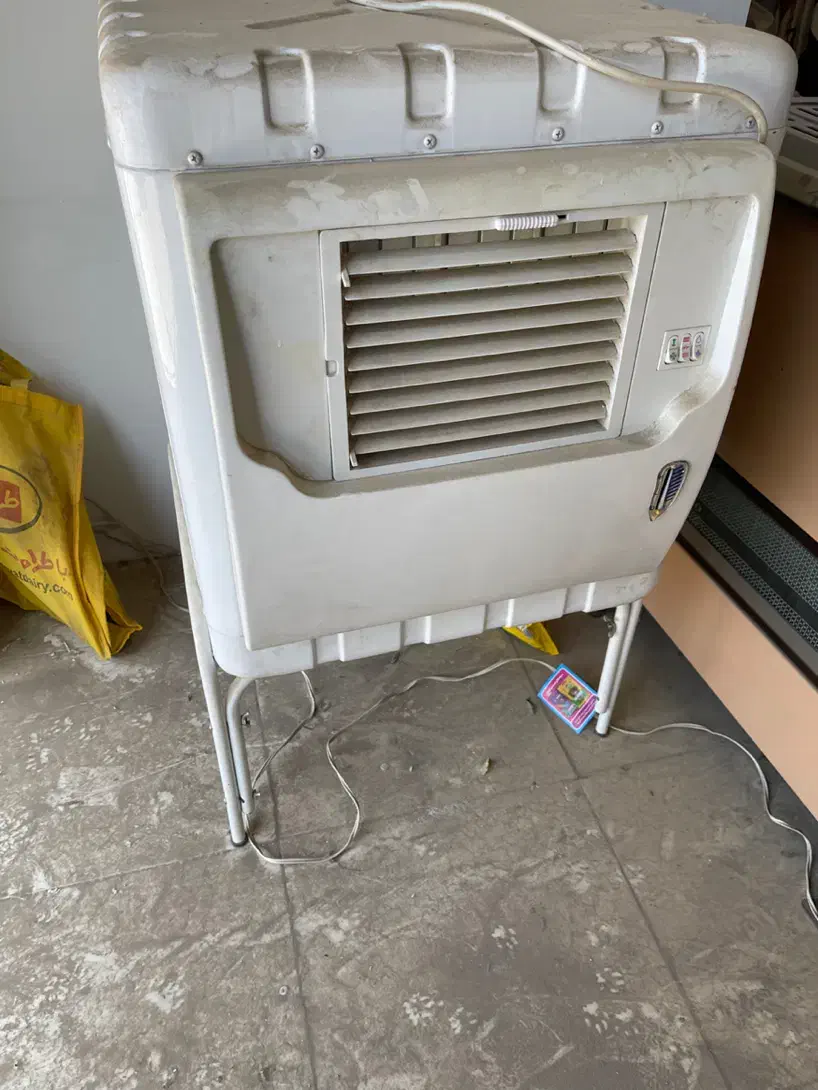 یک عدد تلویزیون رنگی ۱۴ اینچ|تلویزیون و پروژکتور|فیروزکوه, |دیوار