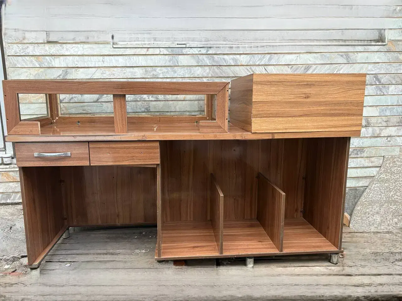 میز مغازه MDF با ویترین شیشهای آماده استفاده|فروشگاه و مغازه|بابل, |دیوار