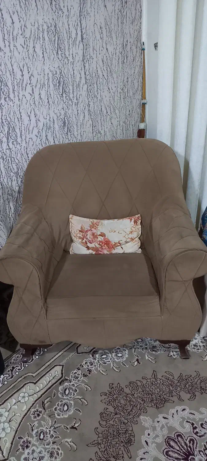 مبل ۷ نفره کار کرده سه میلیون مفت|مبلمان خانگی و میز عسلی|فریدون‌کنار, |دیوار