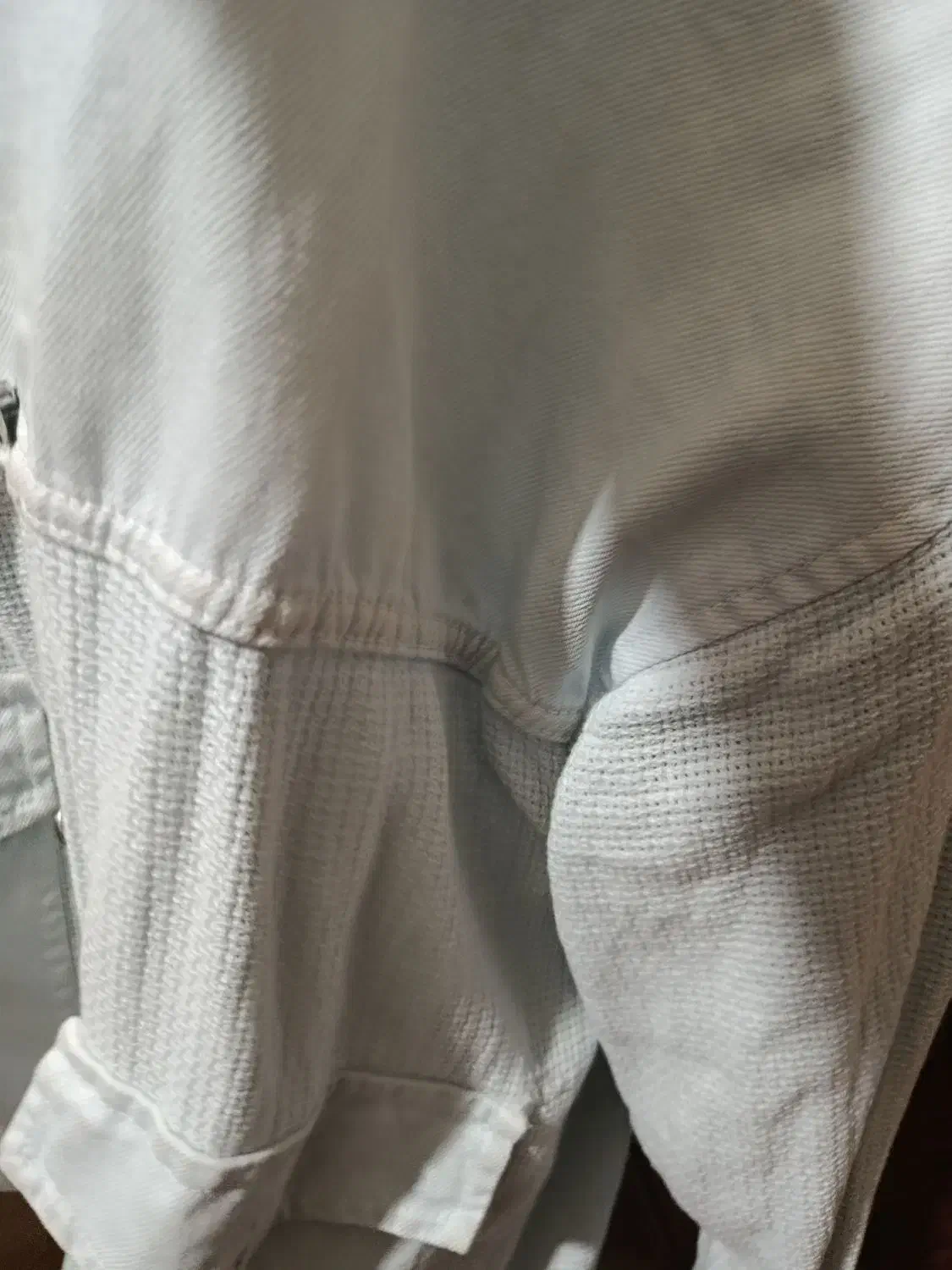 کت نو|لباس|شیراز, بعثت|دیوار