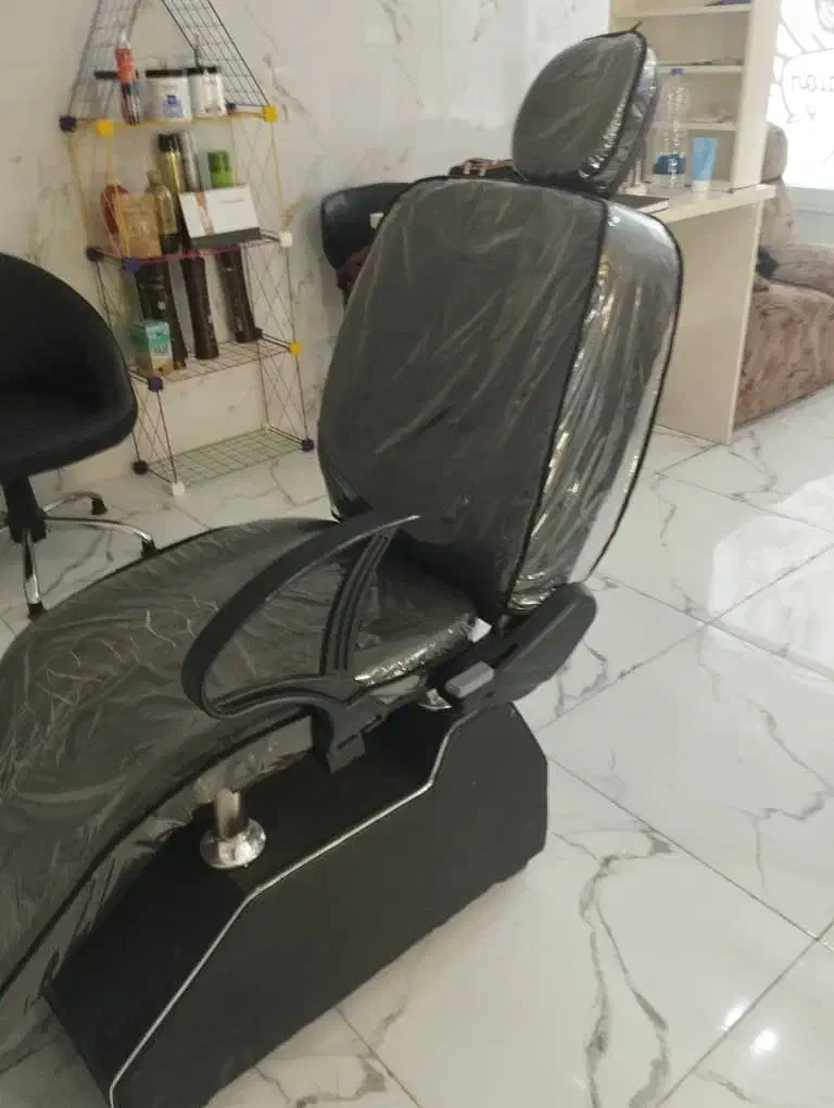 صندلی میکاپ|آرایشگاه و سالن‌های زیبایی|اردبیل, |دیوار