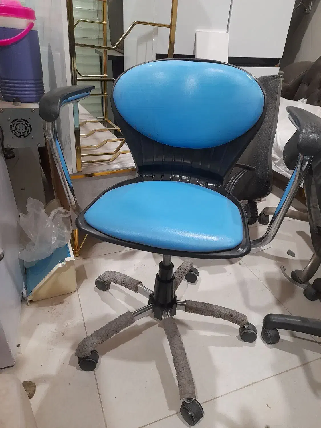 صندلی صدفی تمییز|مبلمان اداری|قم, انسجام|دیوار