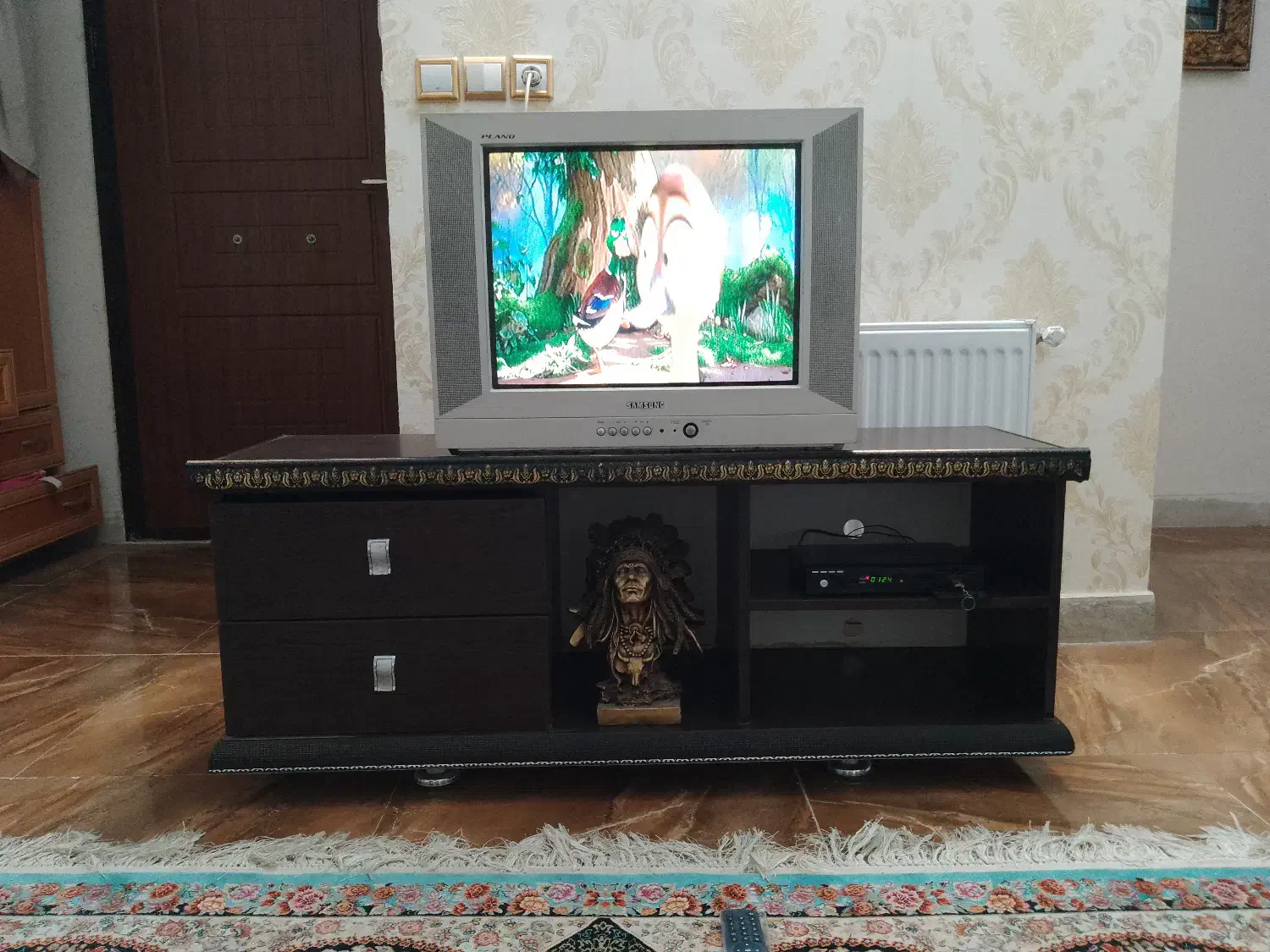 تلویزیون سامسونگ به همراه میز|تلویزیون و پروژکتور|محمدیه-قزوین, |دیوار