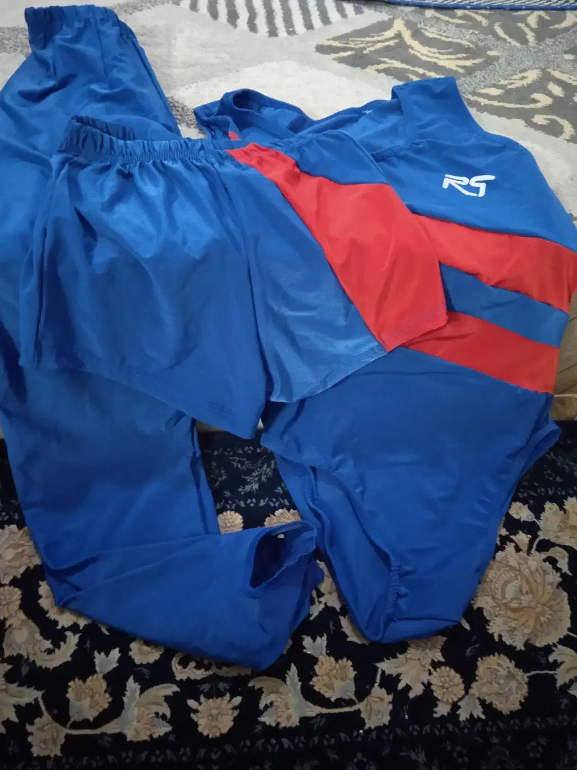 لباس ژیمناستیک|لباس|ورامین, ورامین|دیوار