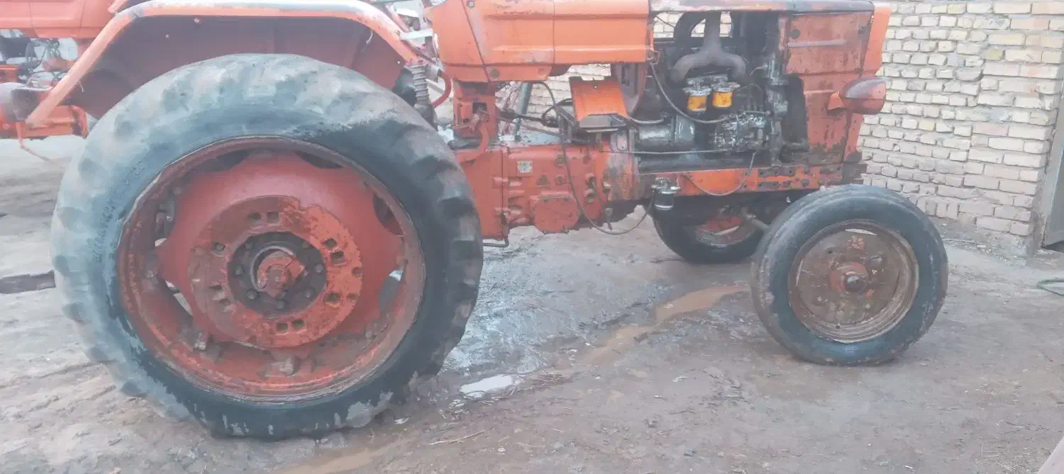 تراکتوررومانی|خودرو سنگین|میان جلگه, |دیوار