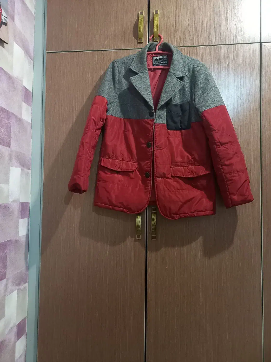 کت  قرمز طوسی|لباس|کارون, |دیوار