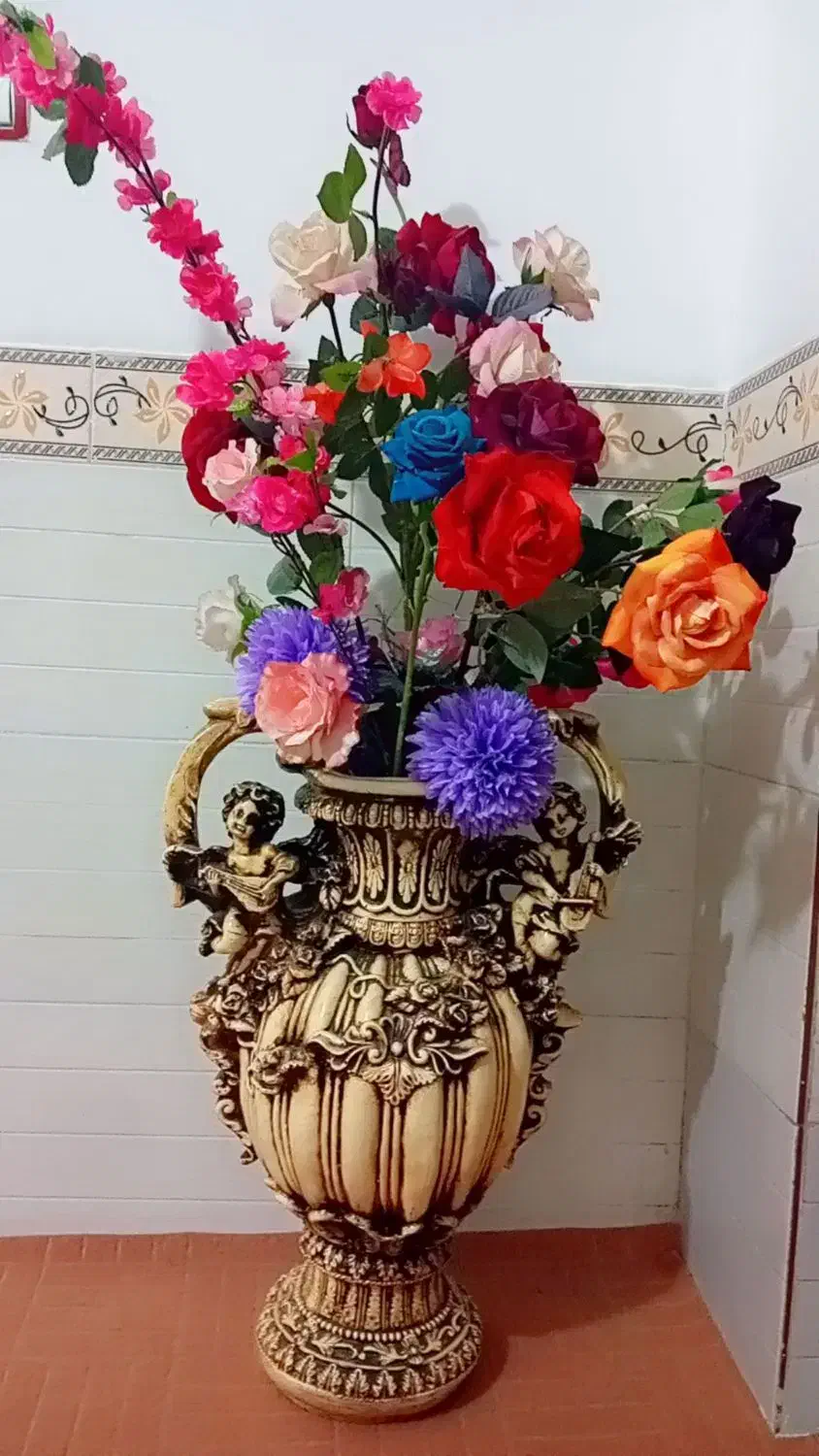 گل و گلدان|گل مصنوعی|میانه, |دیوار